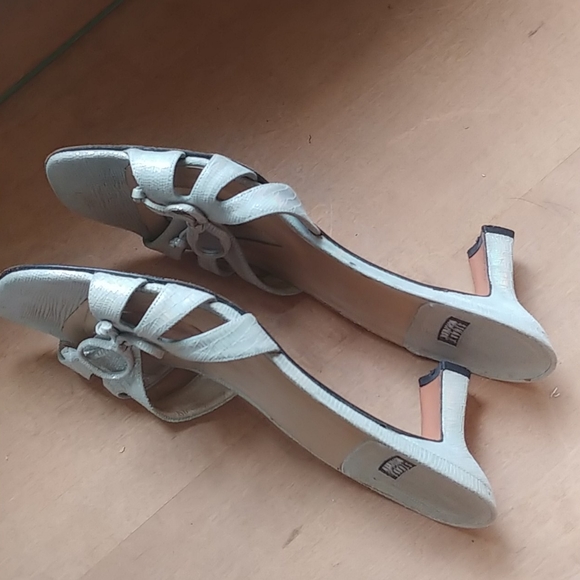 Stuart Weitzman sandals - Picture 4 of 4